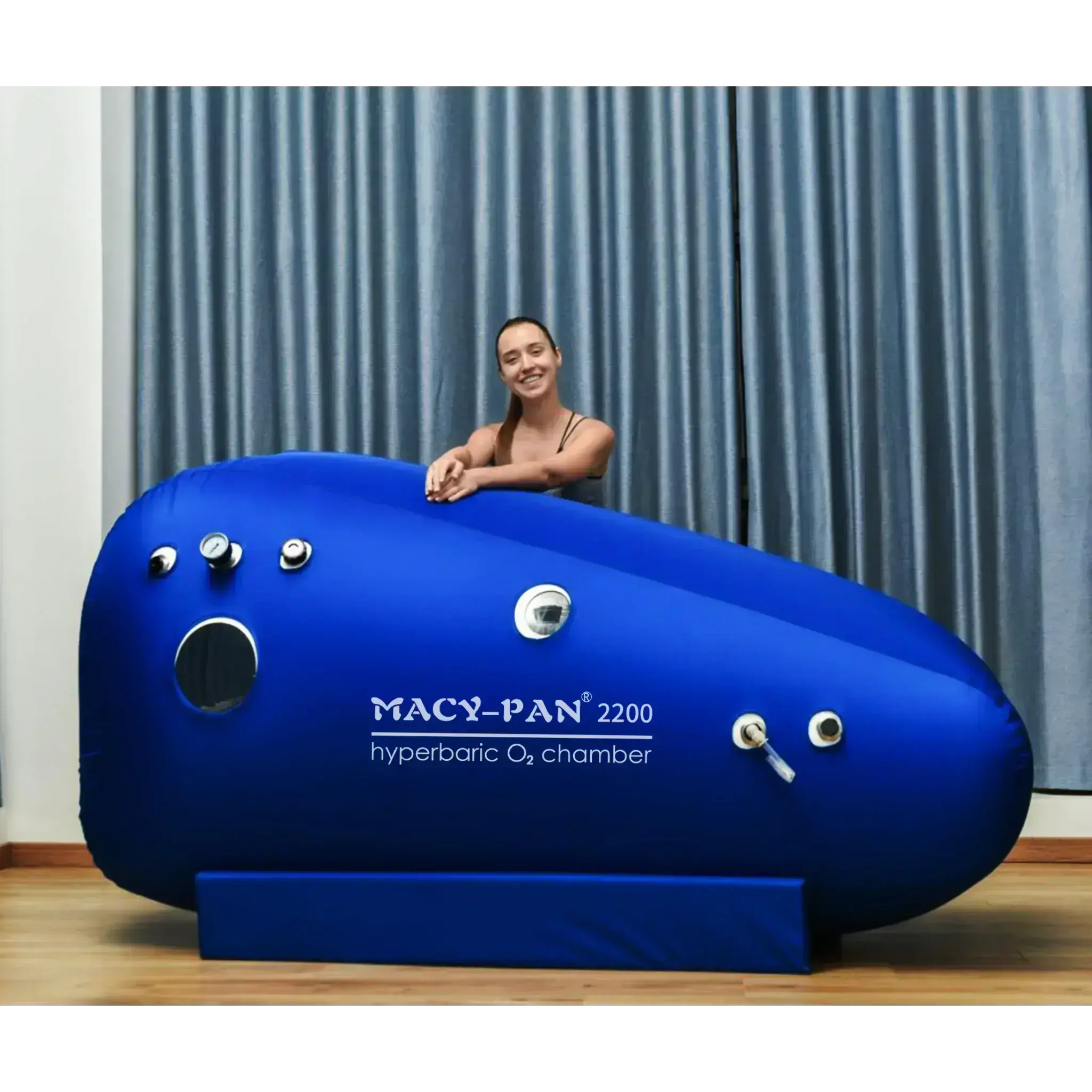 Macy-Pan ST2200 Hyperbaric Oxygen Therapy Chamber with a smiling user, designed for enhanced recovery.