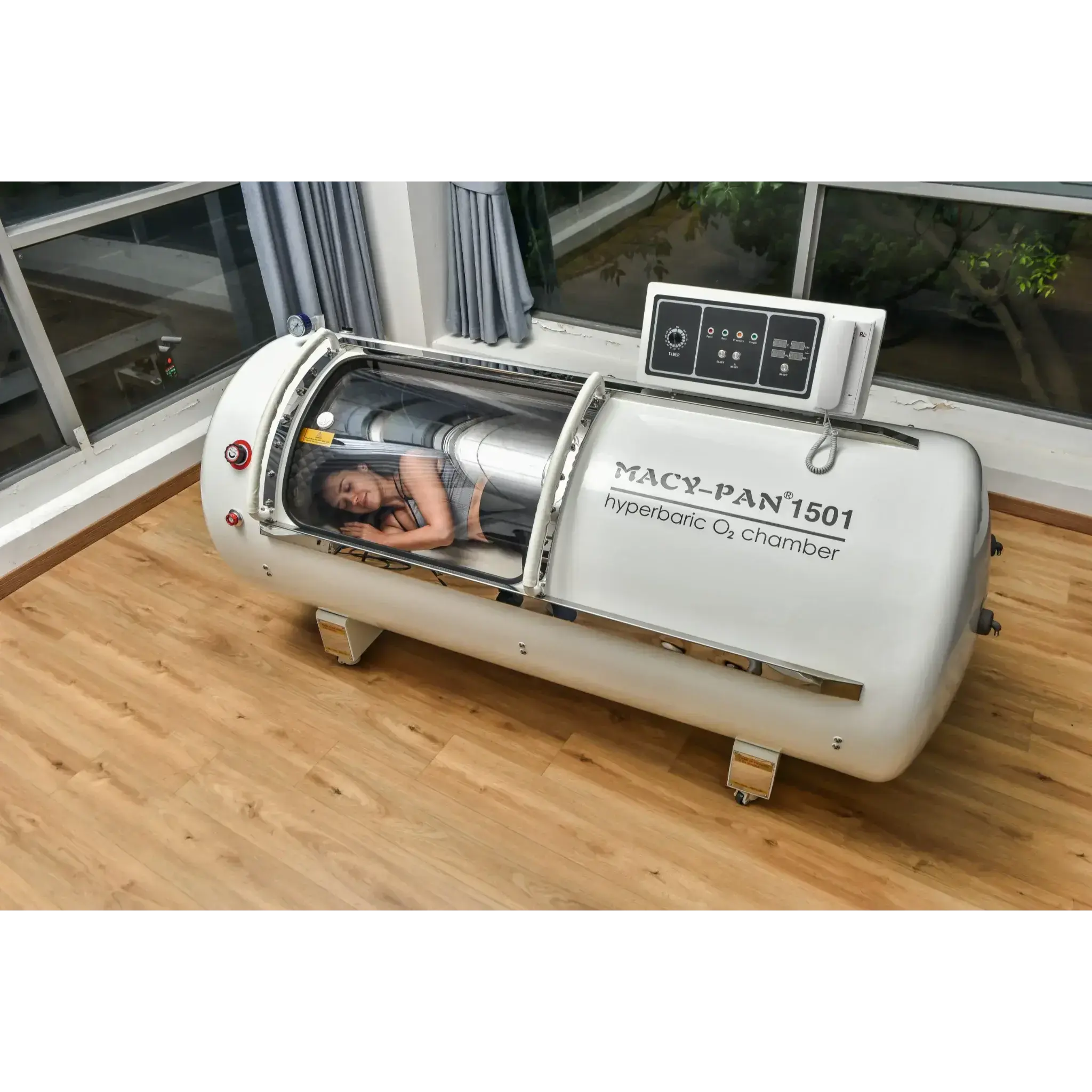 Macy-Pan 1501 hyperbaric oxygen therapy chamber for enhanced recovery and well-being.