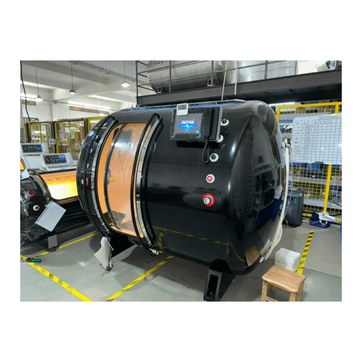 Macy-Pan HE5000 Hyperbaric Oxygen Therapy Chamber for 5 people, showcasing large sliding doors and high-tech design.