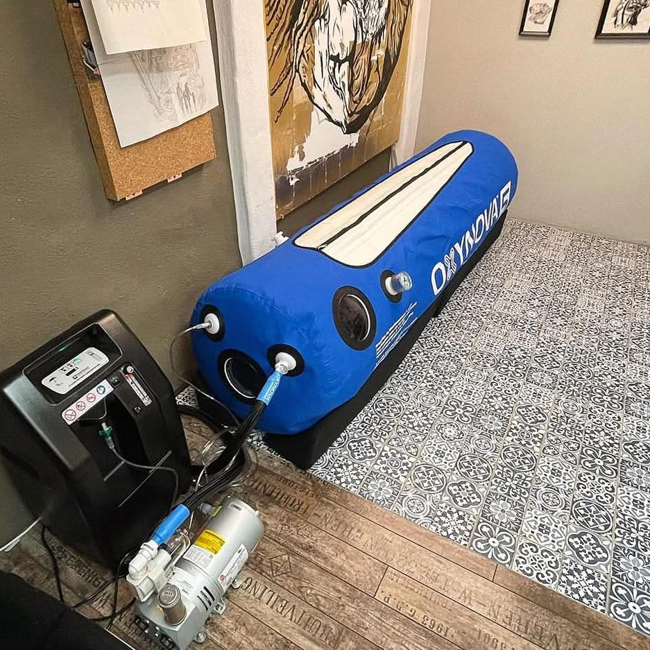 Oxynova 5 portable hyperbaric chamber for athlete setup– RecovAthlete