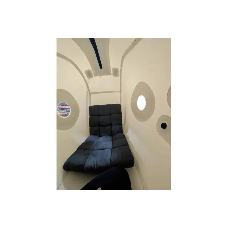 inner view of deflated newtowne hyperbarics long shoe sit down portable hyperbaric chamber zipper