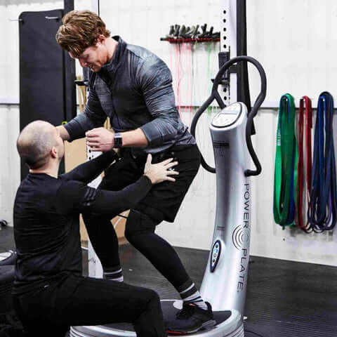 athlete practising on Power Plate Pro5 fitness equipment with vibration technology