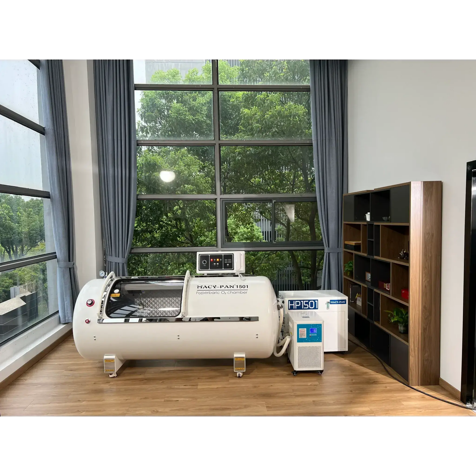 Macy-Pan 1501 Hard Shell Hyperbaric Chamber in a modern room, designed for enhanced recovery and oxygen therapy.