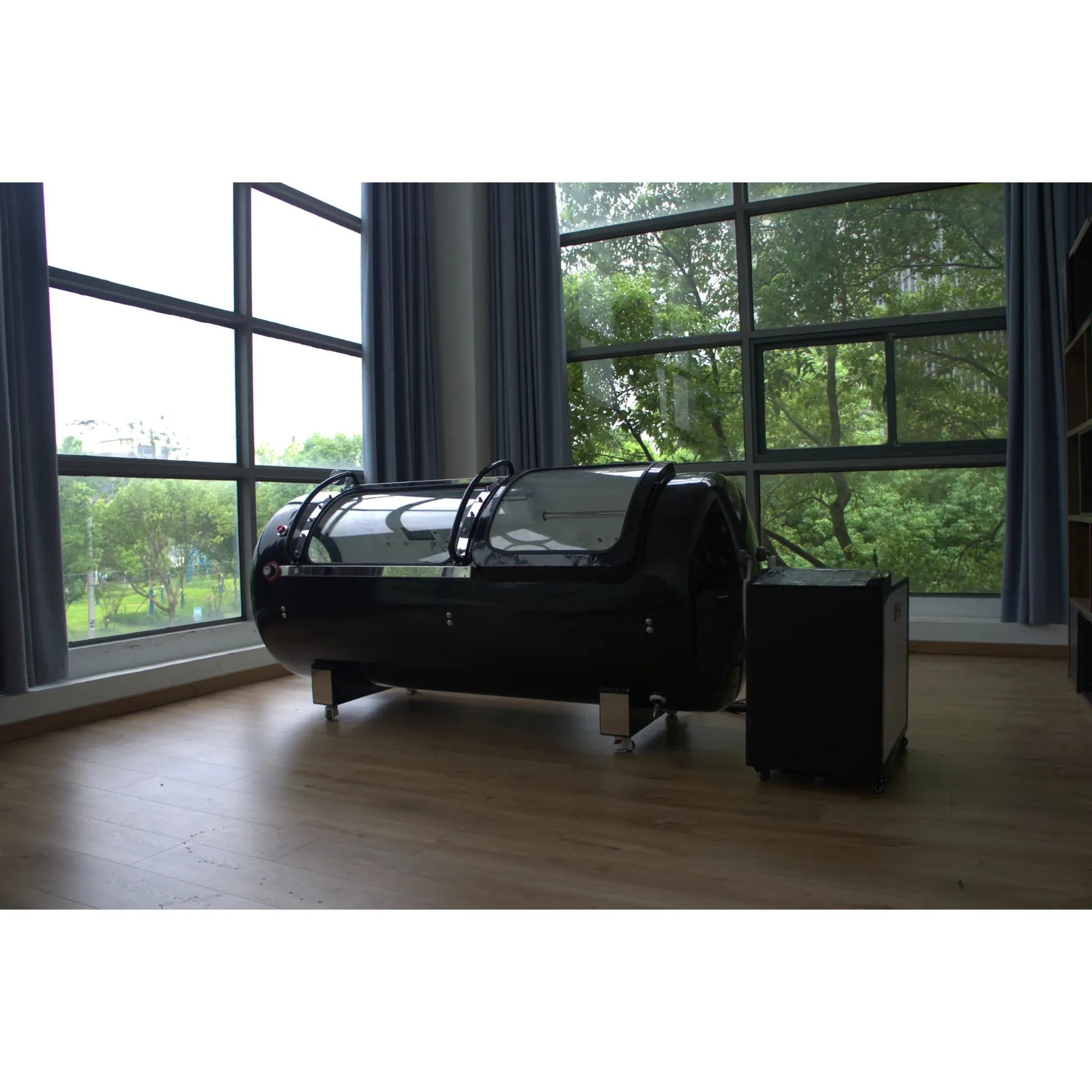 Macy-Pan HP2202-90 Diamond Hyperbaric Oxygen Therapy Chamber in a spacious room.