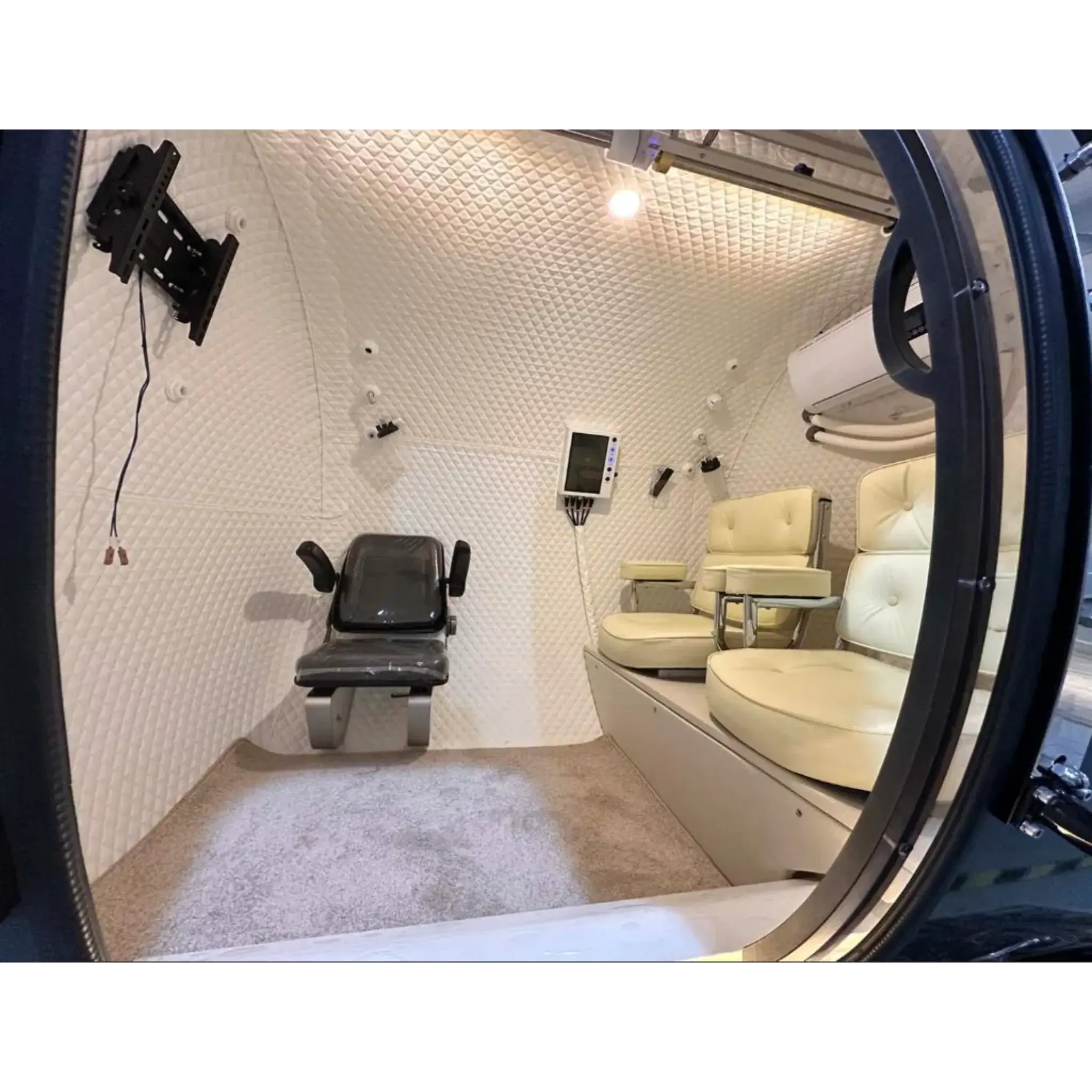 Interior view of Macy-Pan HE5000 Hyperbaric Oxygen Therapy Chamber for 5 people, featuring comfortable seating.